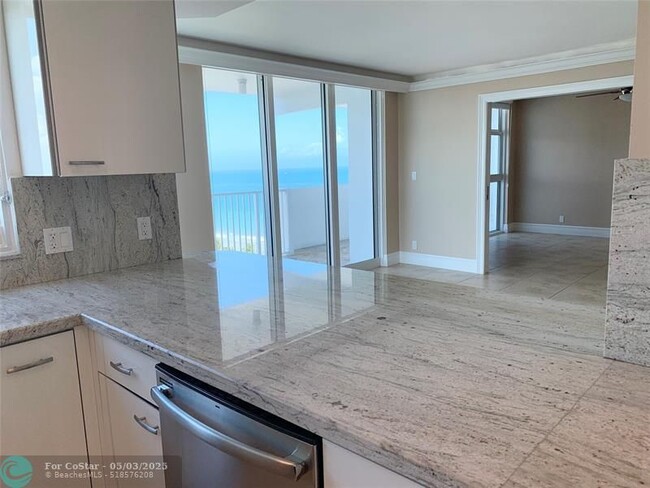 Foto del edificio - 1360 S Ocean Blvd