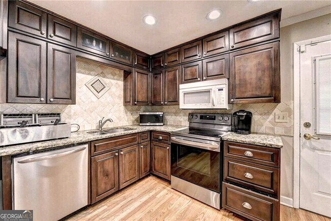 Foto del edificio - 2486 Rex Rd