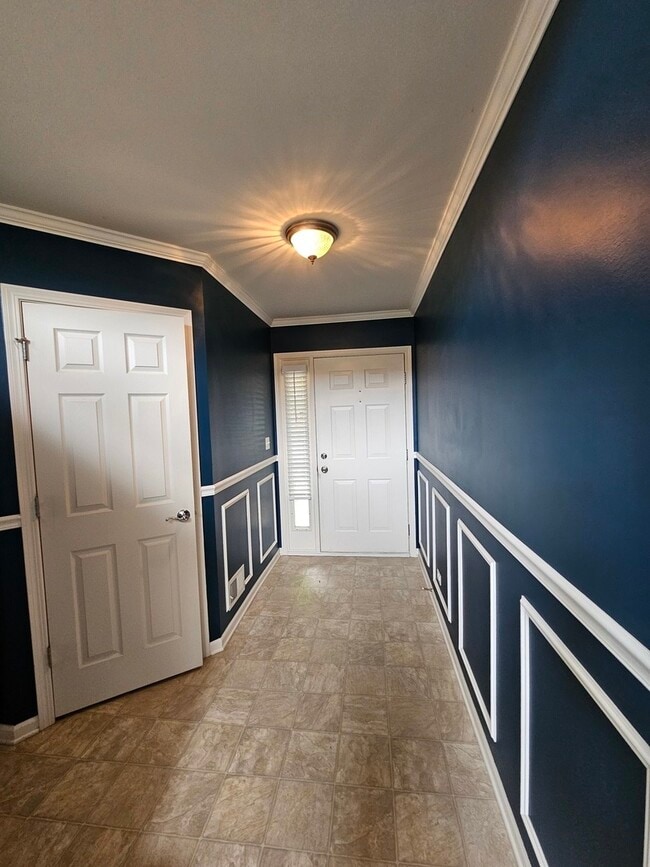 Building Photo - 504 Lancaster Dr