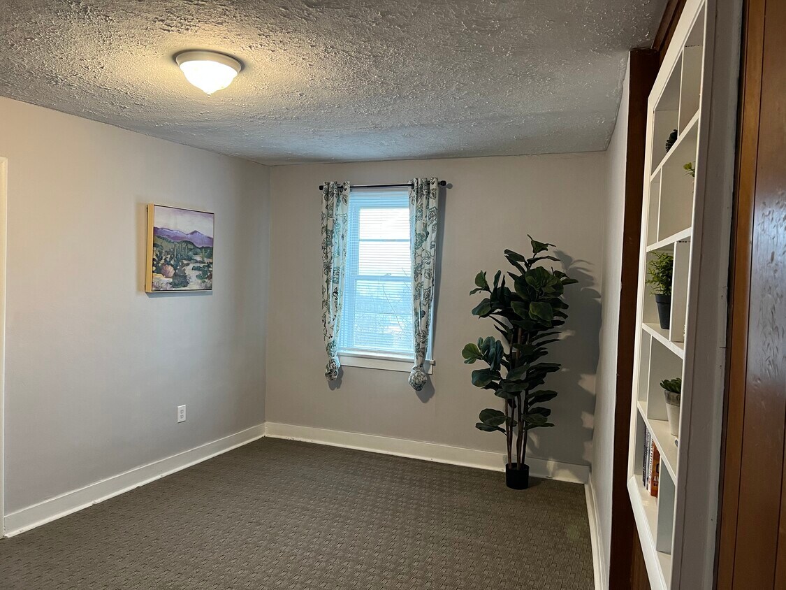 195 Palm Dr Unit A, Weirton, WV 26062 Apartments in Weirton, WV