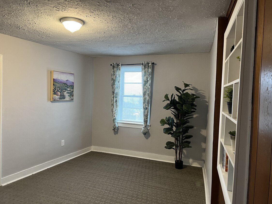 LR - 195 Palm Dr