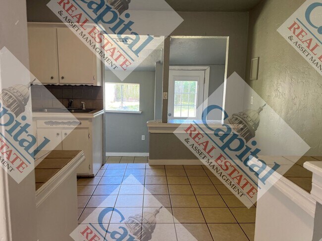 Building Photo - Adorable 3 Bedroom