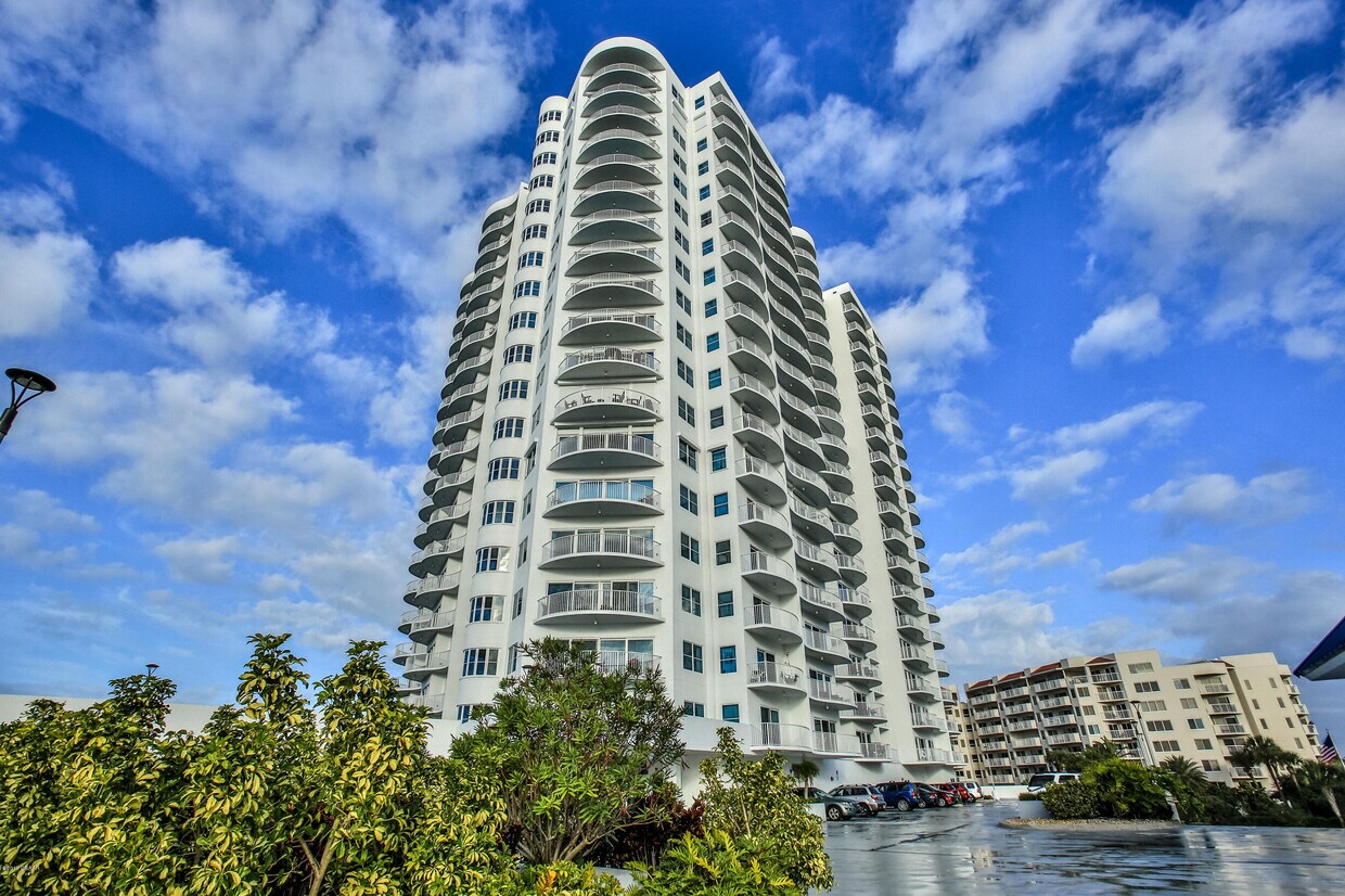2 Oceans W Blvd Unit 1703, Daytona Beach, FL 32118 Condo for Rent in