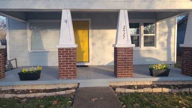 Foto del edificio - 2427 S Olympia Ave