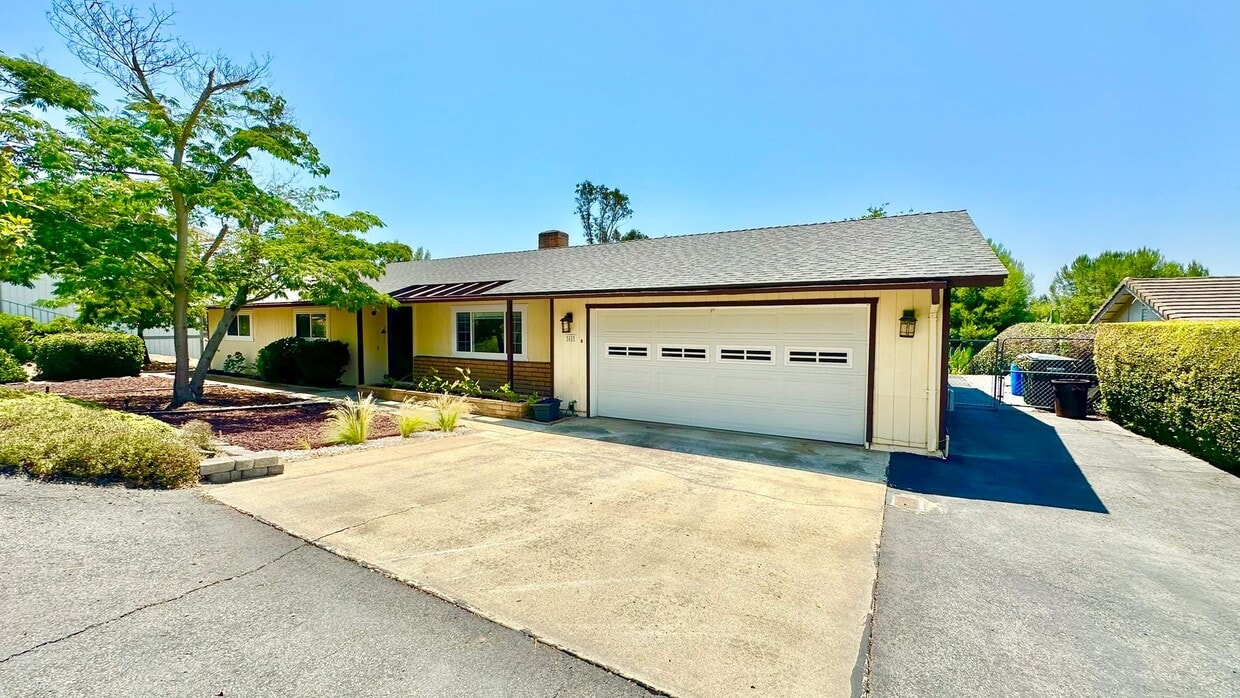 Foto principal - Awesome Single-Story Ranch-Style Home with...