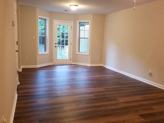 Building Photo - 2BR Townhouse in Canton