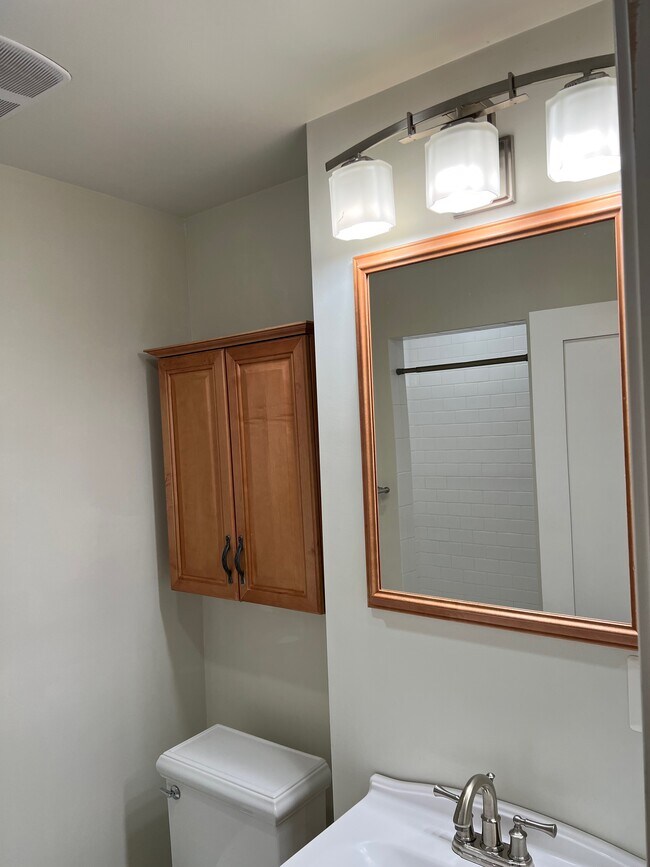 Cuarto de baño para huéspedes - 3220 17th St NW