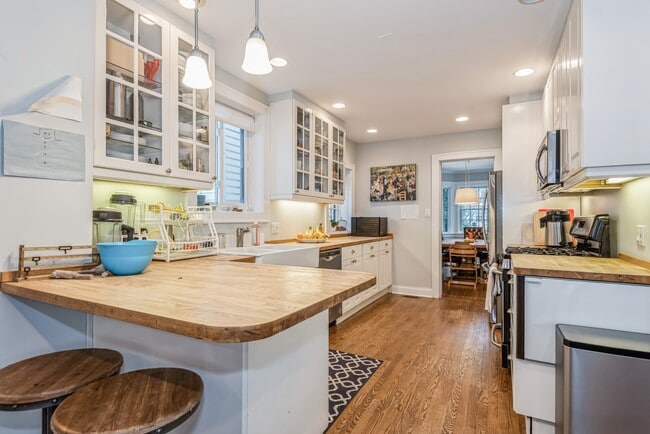 Building Photo - 1636 Forest Ave