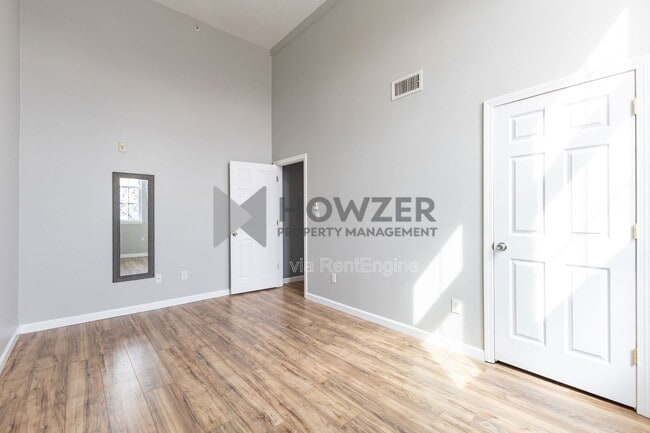 Building Photo - 361 Main St