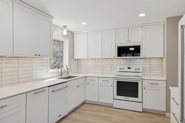 Building Photo - 1205 Sterling Way