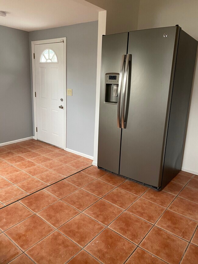 Fridge - 107 Gordon St