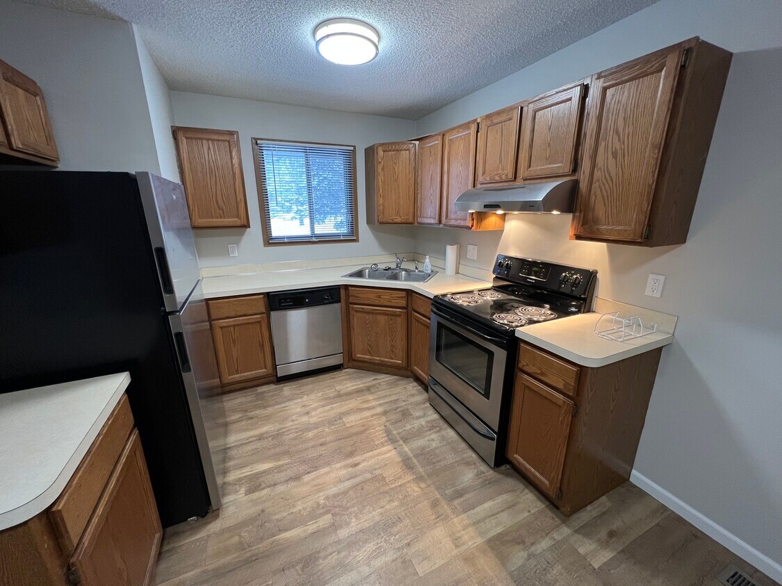 Primary Photo - 12626 University Ave NW