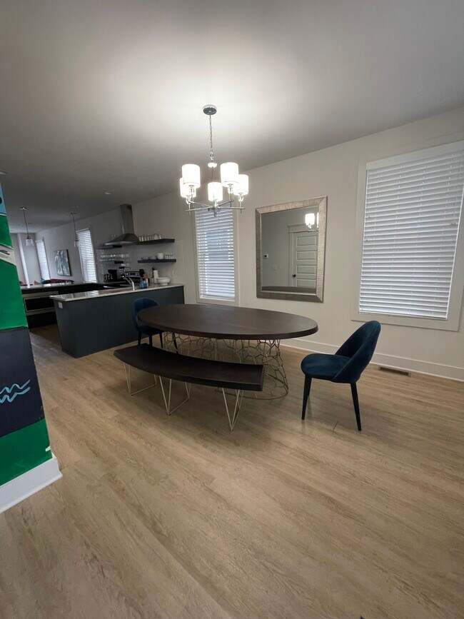 Dining area - 407 High St