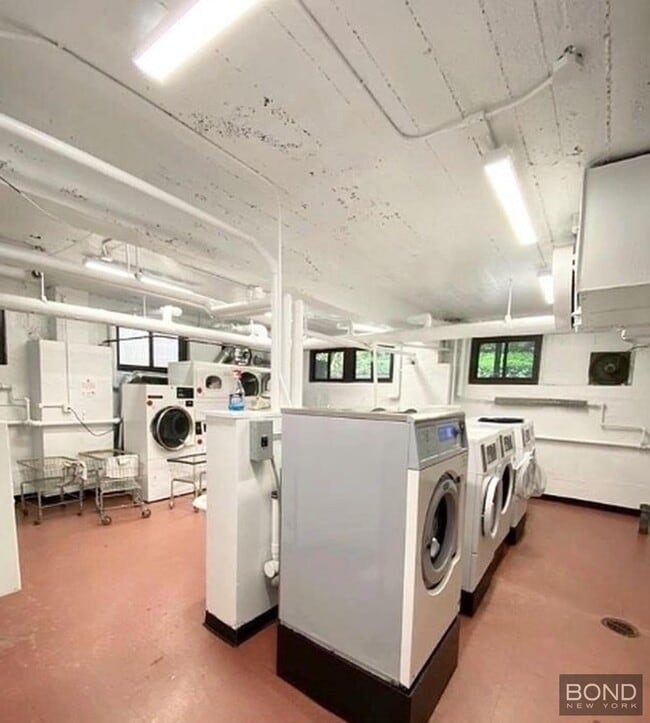 Building Photo - 219 E 69th St