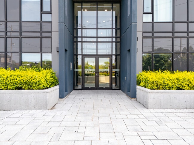 Building Photo - 1425 Block Line Rd