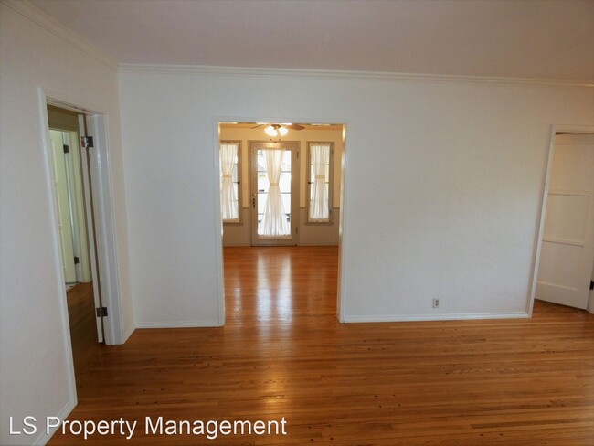 2 br, 2 bath House - 11539 See Dr. photo'