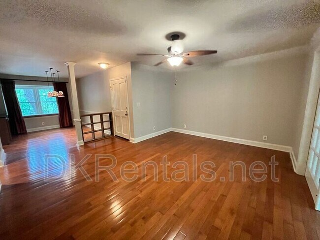 Foto del edificio - 82 Montre Square NW