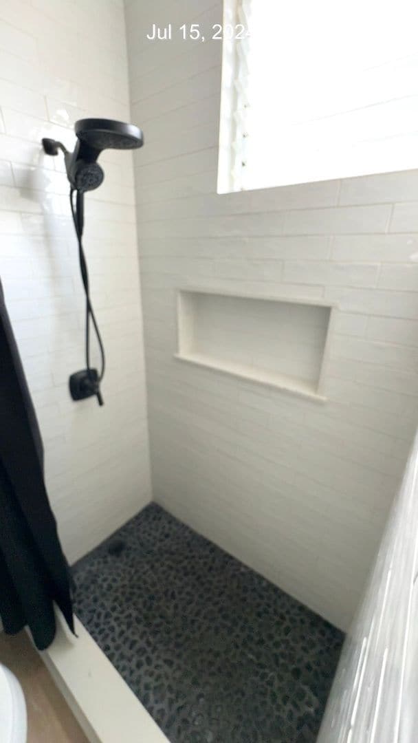 Building Photo - Beautifully Remodeled 2 bed 1 bath Pohaila...