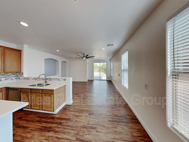 Building Photo - 33093 N Roadrunner Ln