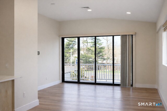 Foto del edificio - 937 Post Rd