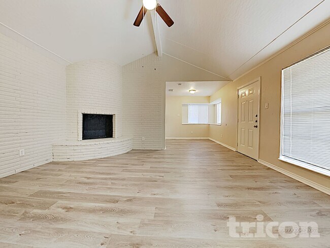 Foto del edificio - 6511 Grey Oaks Dr