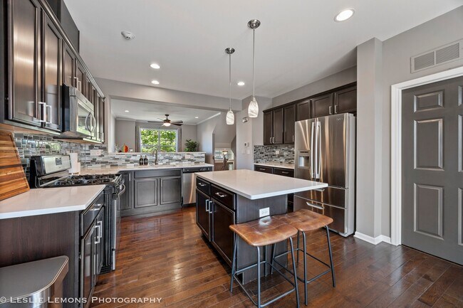 Building Photo - 2525 Dunraven Ave