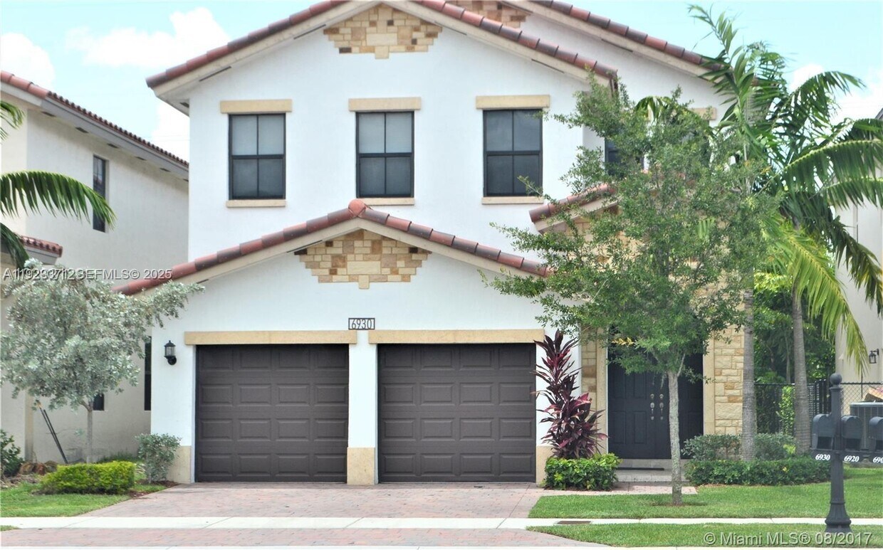 Foto principal - 6930 NW 106th Ave