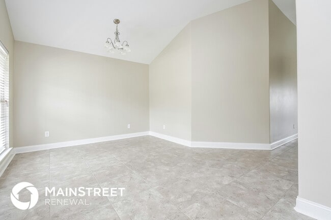 Building Photo - 2061 Edgewood Dr