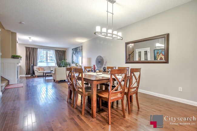 Photo du bâtiment - 44 Mike Ralph Way SW