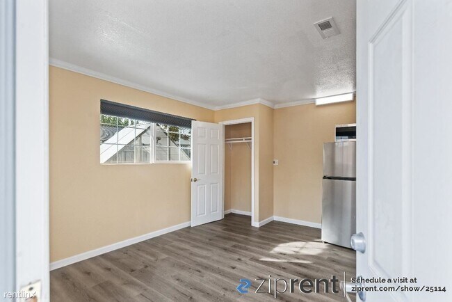 Foto del edificio - Studio, 1 bath 4plex - 1935 Kinross Way, S...