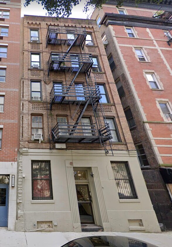 Foto principal - 214 W 102nd St