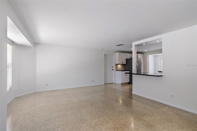 Building Photo - 503 W Chelsea St