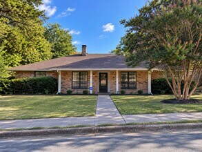 Building Photo - 520 Sumac Pl