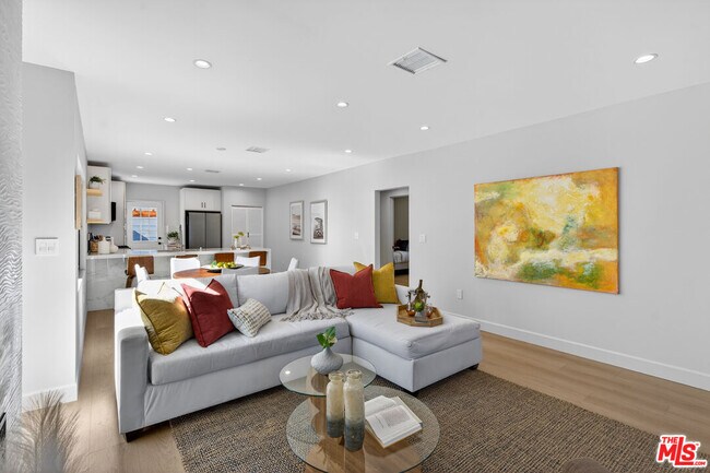 Foto del edificio - 2931 S Bronson Ave