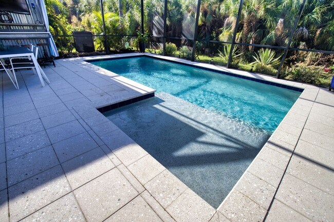 Building Photo - Seasonal Short-Term 2 Bedroom 2 Bathroom Single Family Home in Venetian Golf & River Club!