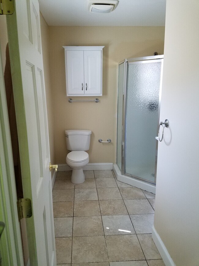Baño privado - Vista 1 - 5006 Cherokee St