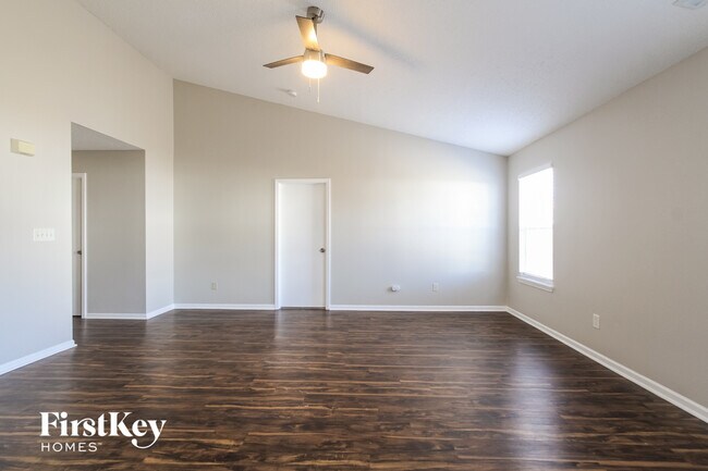 Foto del edificio - 9762 Trail Dr