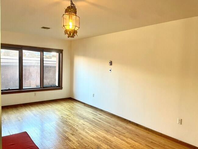 Building Photo - 207-211 W Water St