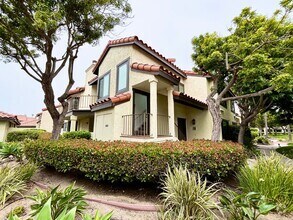 Building Photo - 2287 Martinique Ln