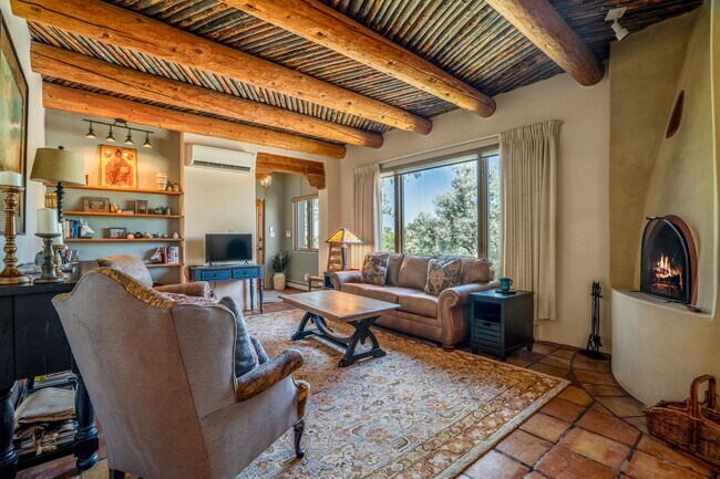 Building Photo - Gorgeous Northside Santa Fe Home