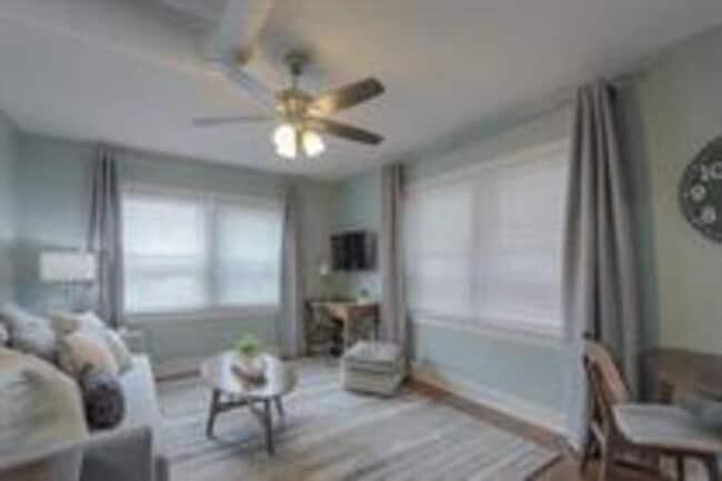 Building Photo - 722 W 37th St