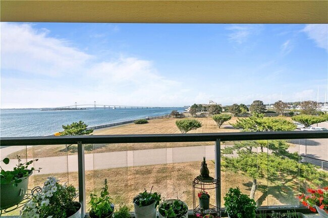 Foto del edificio - 1204 Capella S