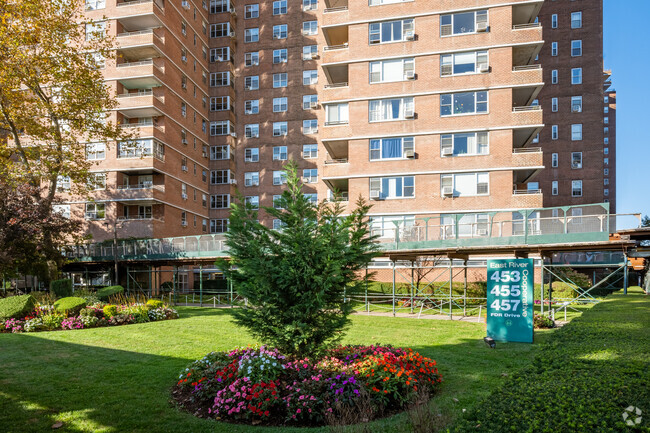 Foto del edificio - East River Housing