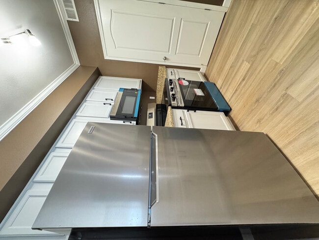 Building Photo - 1701 E Colter St