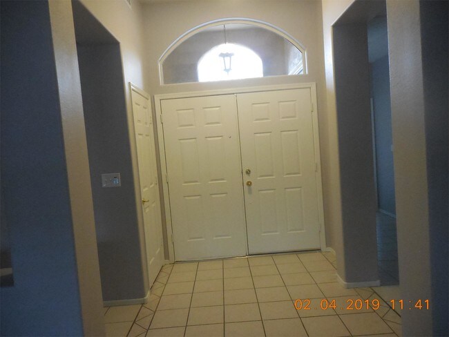 Building Photo - 9360 Villa Ridge Dr