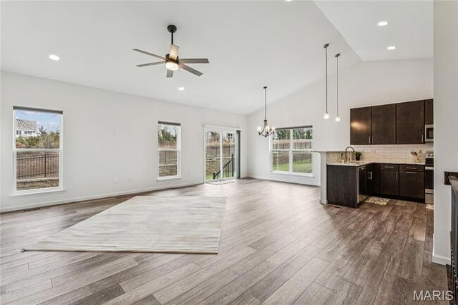 Building Photo - 168 Hidden Bluffs Dr