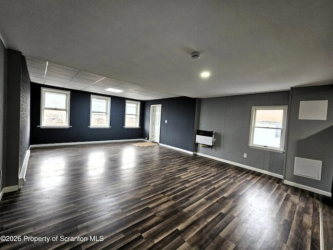 Building Photo - 119 N River St