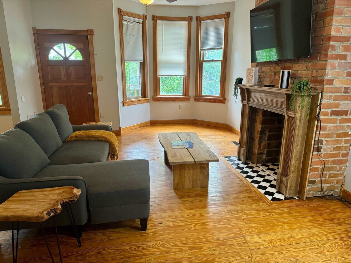 Foto principal - 1235 Highland St