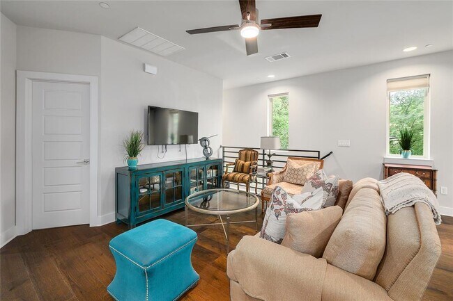 Foto del edificio - 1205 Elm St