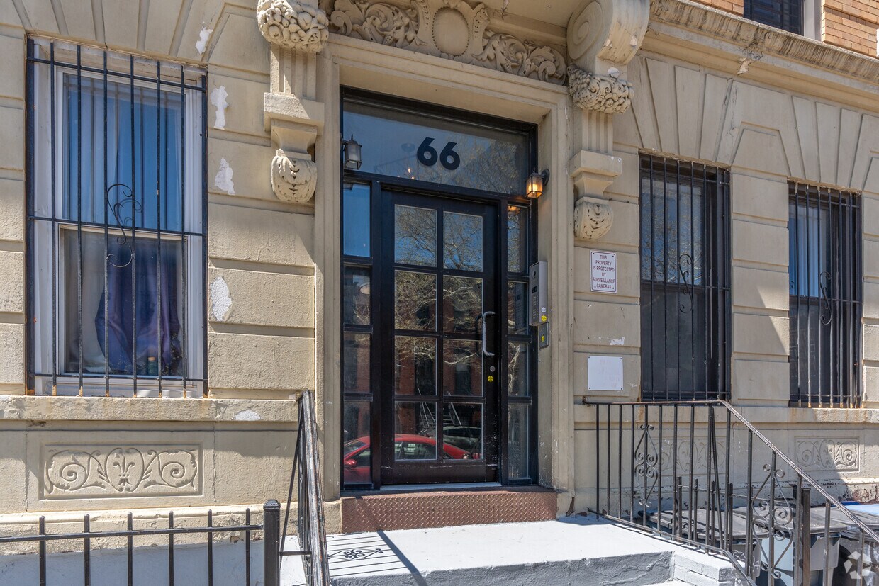 Foto del edificio - 66 Patchen Ave